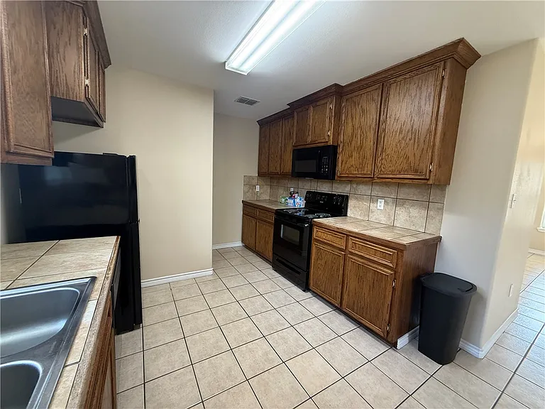 622 Webb St — Photo 8