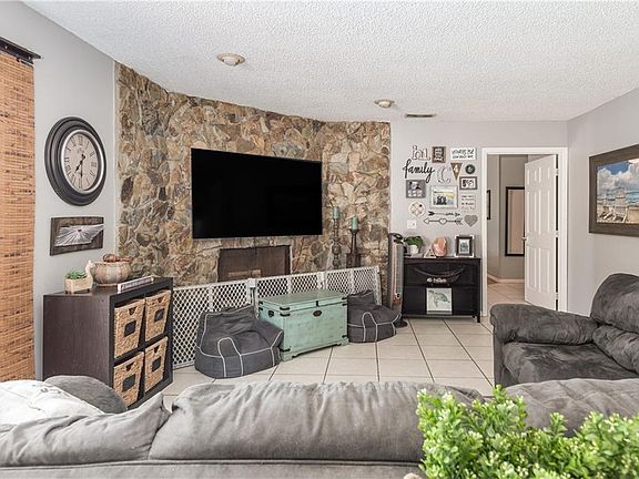5th image of 1063 SE Floresta Dr