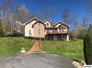 320 Elbow Ln, Gatlinburg, TN 37738