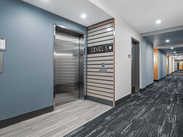 109 Division St S #716