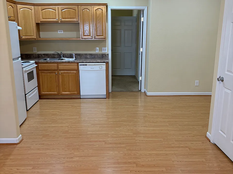 Kitchen & Dining Area