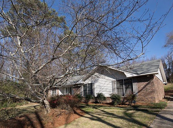 2nd image of 3810 Springwood Dr