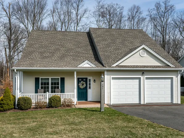 192 Meadow Brook Road, Oxford, CT 06478