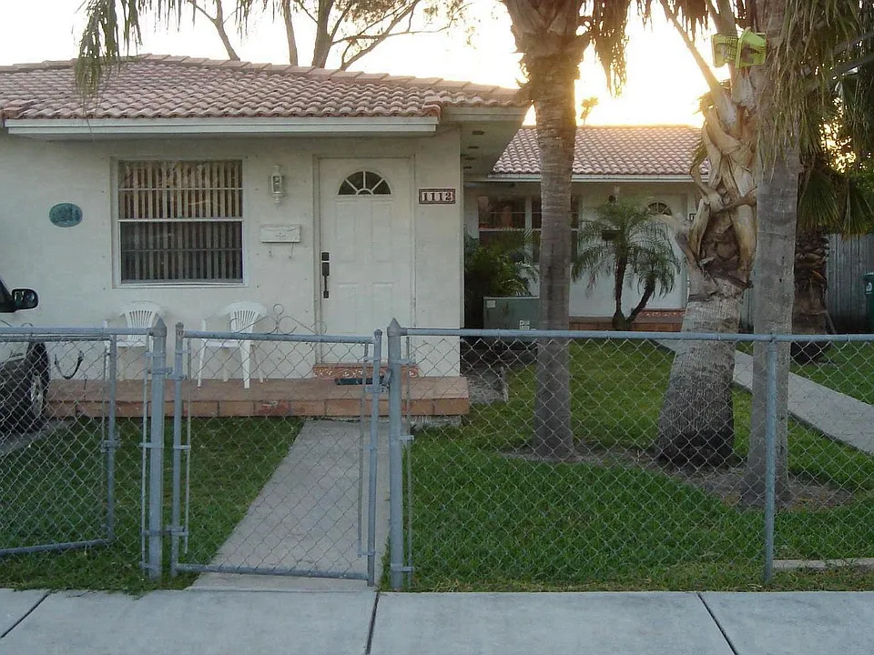 1112 SW 78th Ct