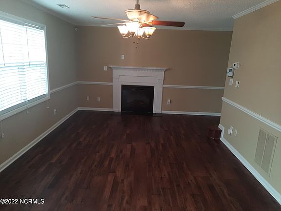 2nd image of 3987 Sterling Pointe Dr Unit Lll1