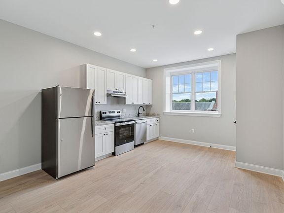 2nd image of 119 Main St #303
