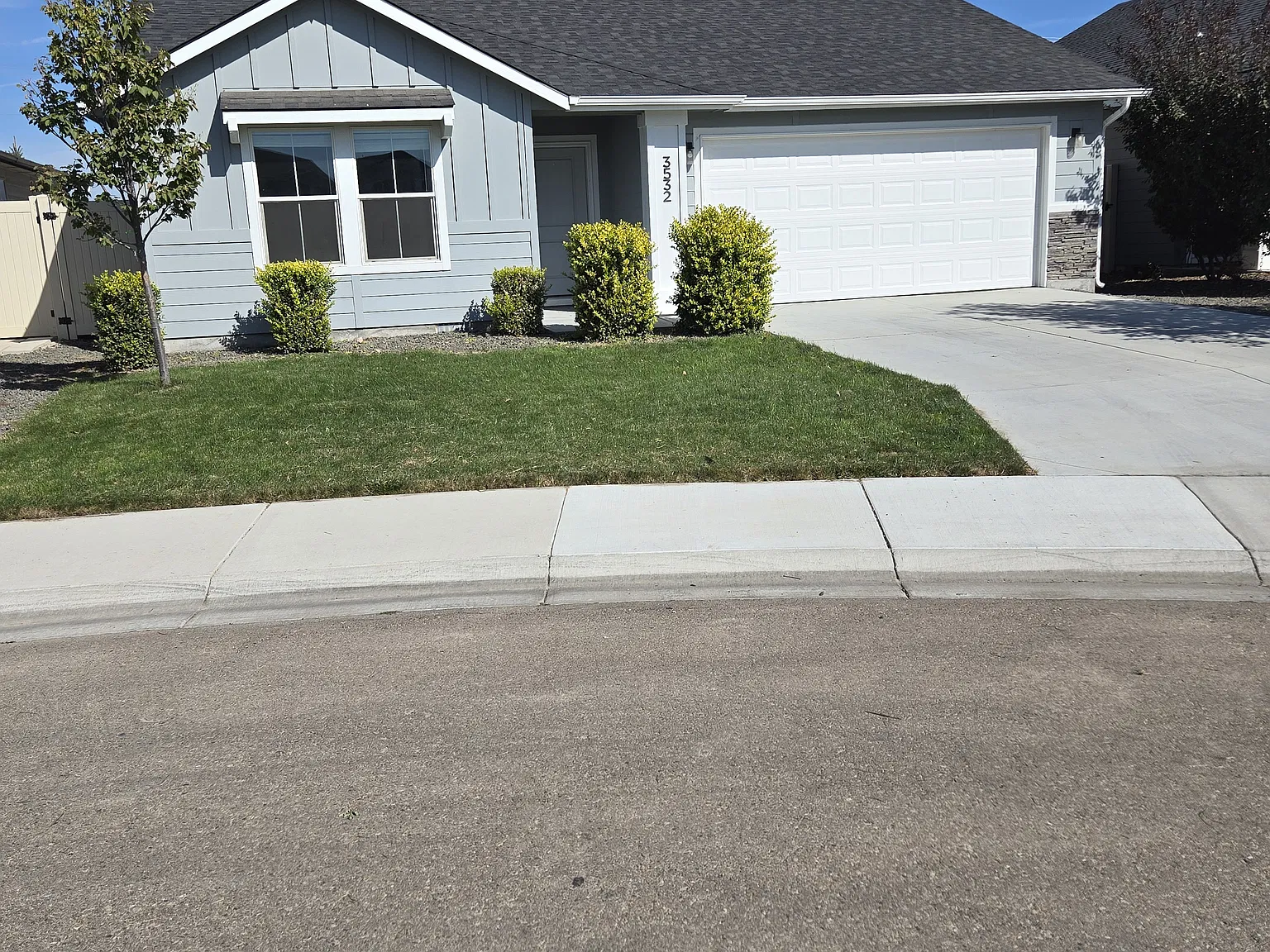 3 bed, 1364 sqft, $2,400 — Photo 1