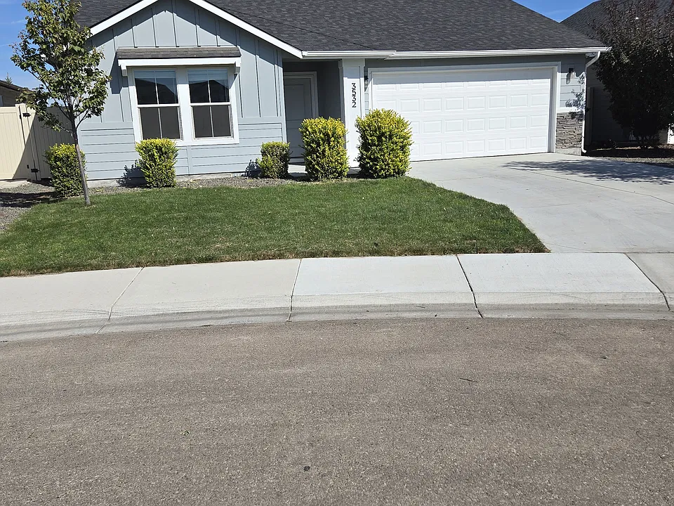 3532 W Commemoration Ave
