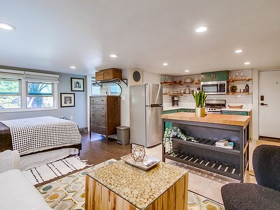3rd image of 5438 Gilbert Dr #C