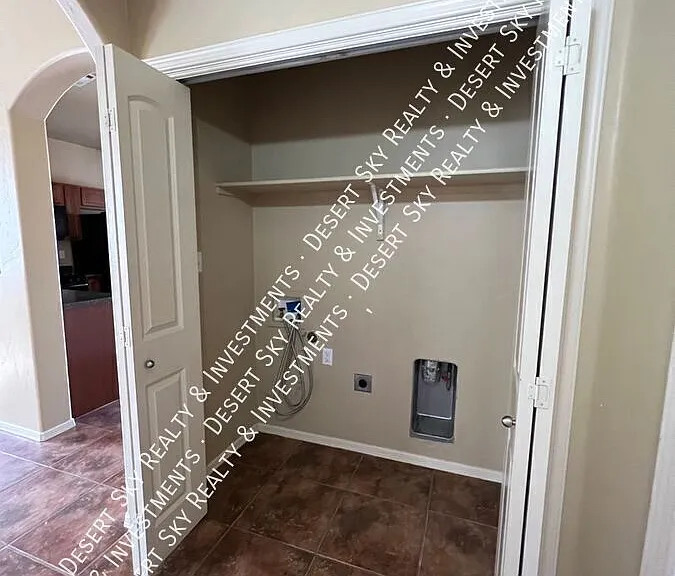 5015 Kensington Way — Photo 7
