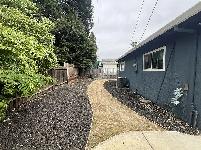 8342 Hillgrove St — Photo 23