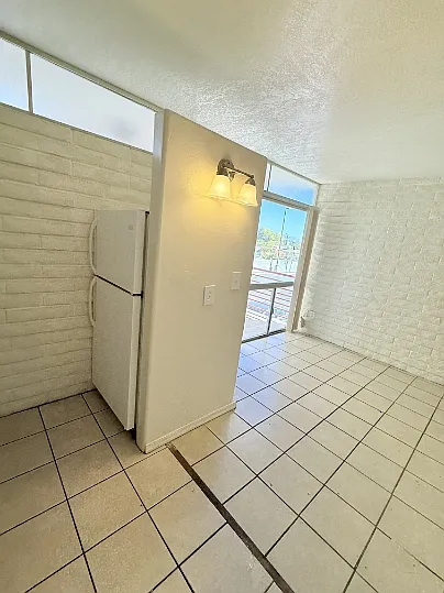 BROADWAY APARTMENTS — Photo 21
