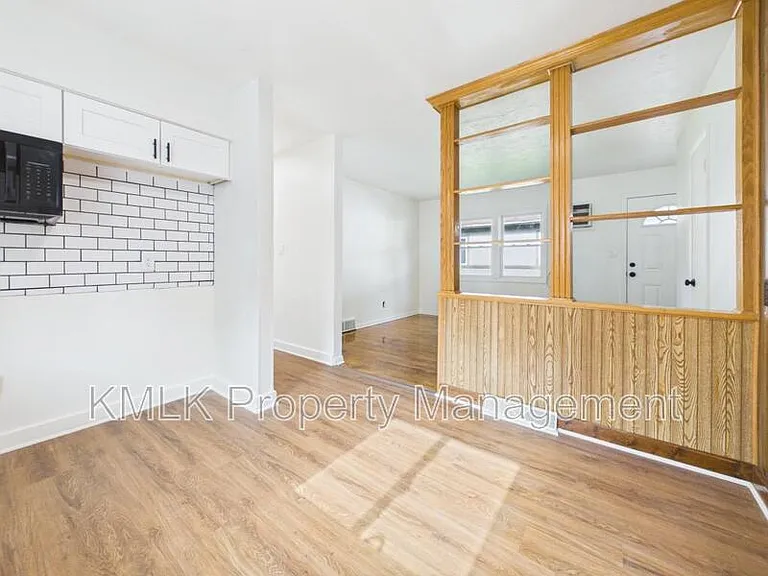 1624 Merrill Ave — Photo 8