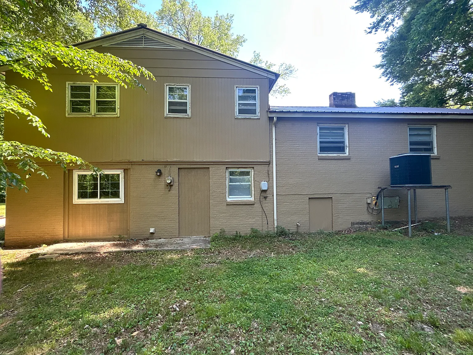 3 bed, 2.5 bath, 2100 sqft, $1,800 — Photo 2