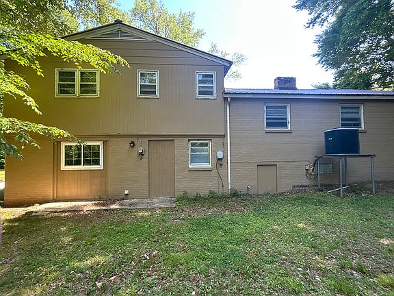 2nd image of 221 Poplar Rd