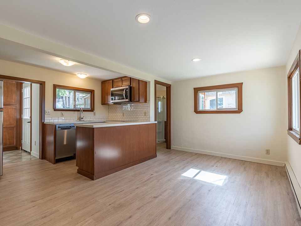 1st image of 3024 Saint Clair St