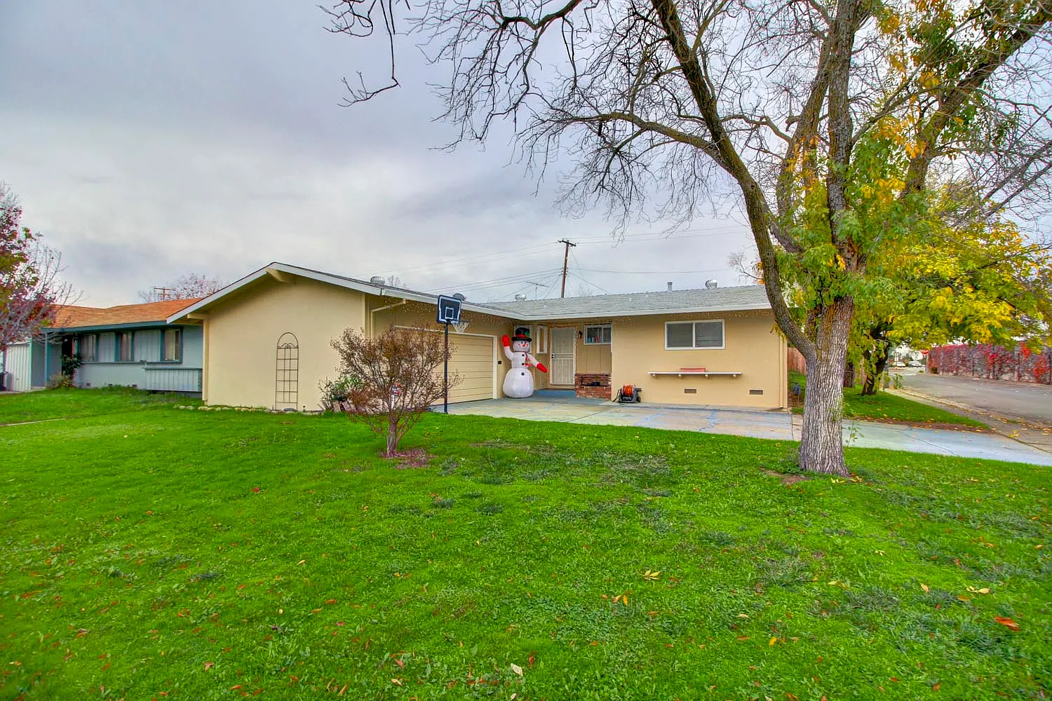 6710 Watt Ave photo 1