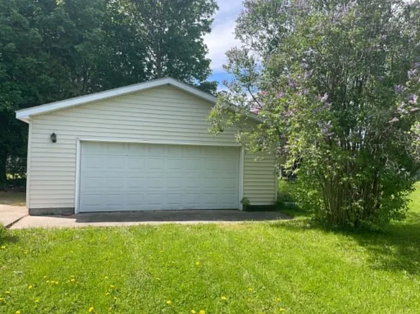 210 Saint Marys Dr, Sault Sainte Marie, MI 49783