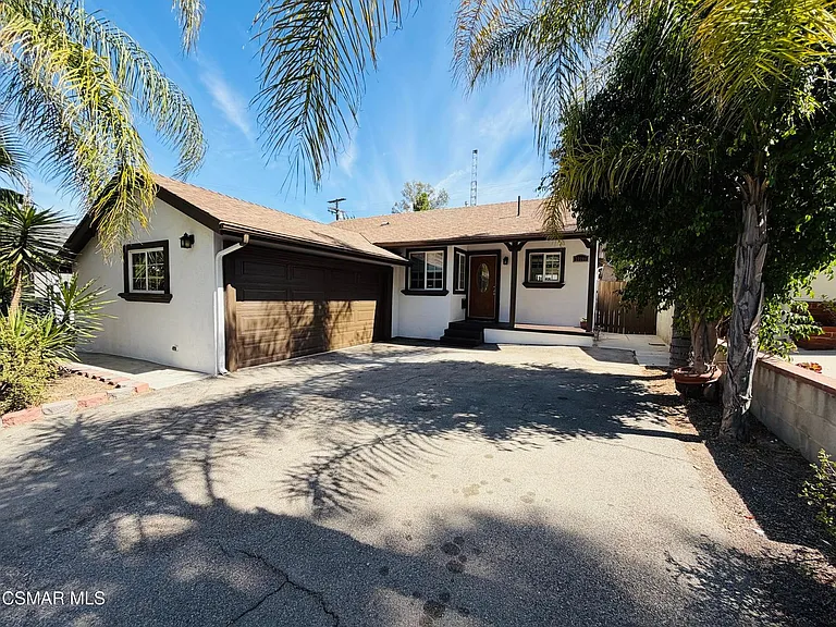 22206 Del Valle St — Photo 1