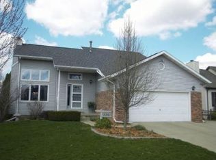 2201 Oxford Ln, Cedar Falls, IA 50613