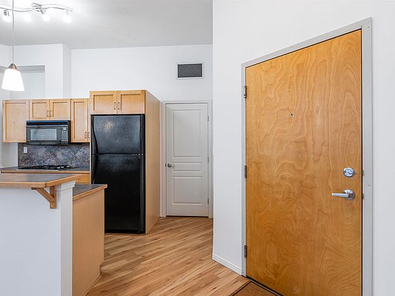 3rd image of 10123 112th St NW #202