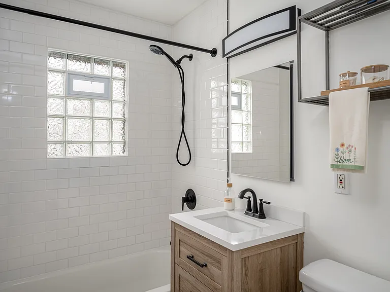9403 W Capitol Dr — Photo 6