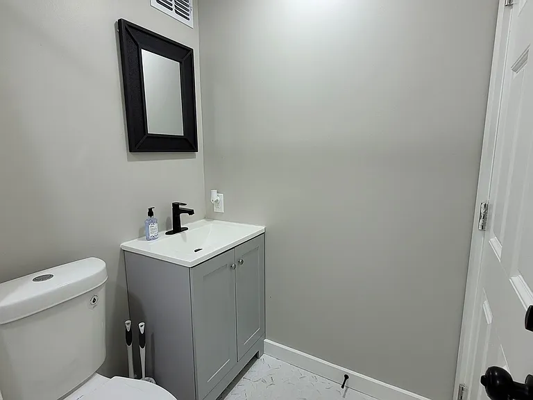 NE 19th Pl — Photo 6