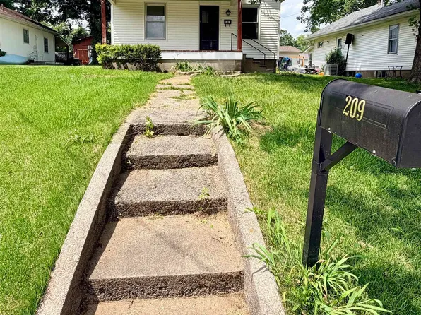 209 Douglas St, Anna, IL 62906