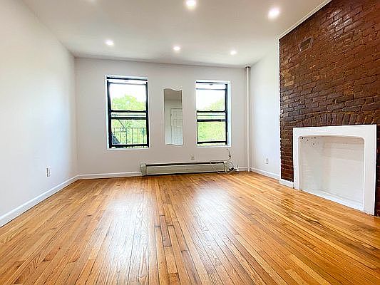 3rd image of 442 E 9th St #2
