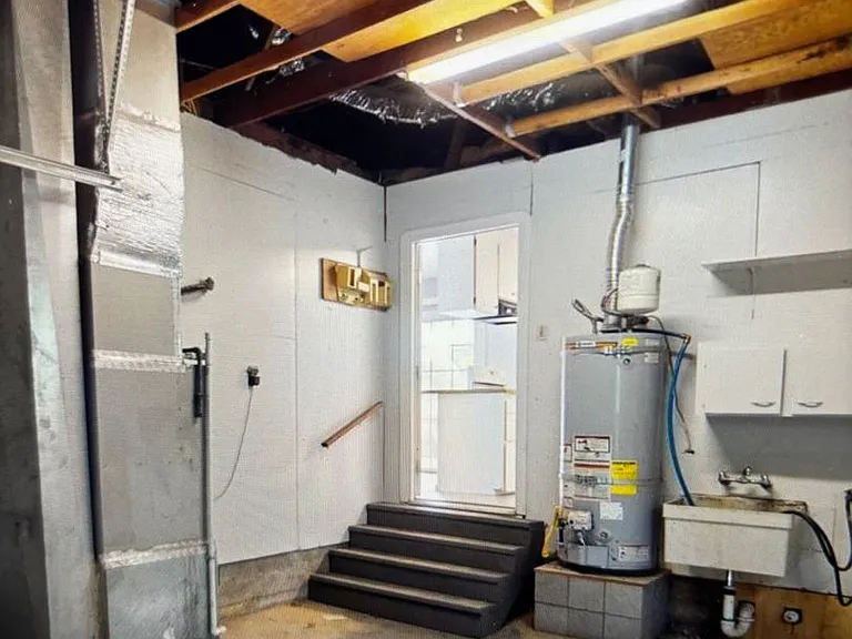 925 Jones St — Photo 12