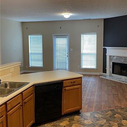 4th image of 952 Tree Creek Blvd