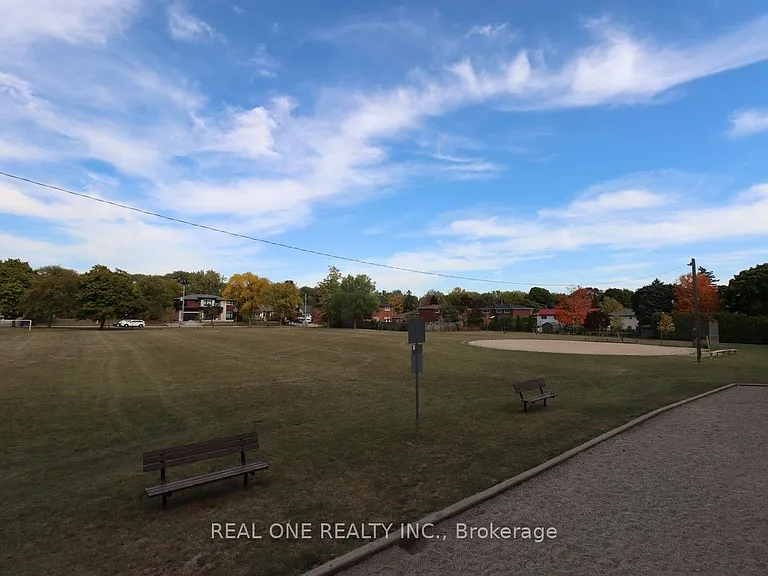130 Mayfield Dr — Photo 33