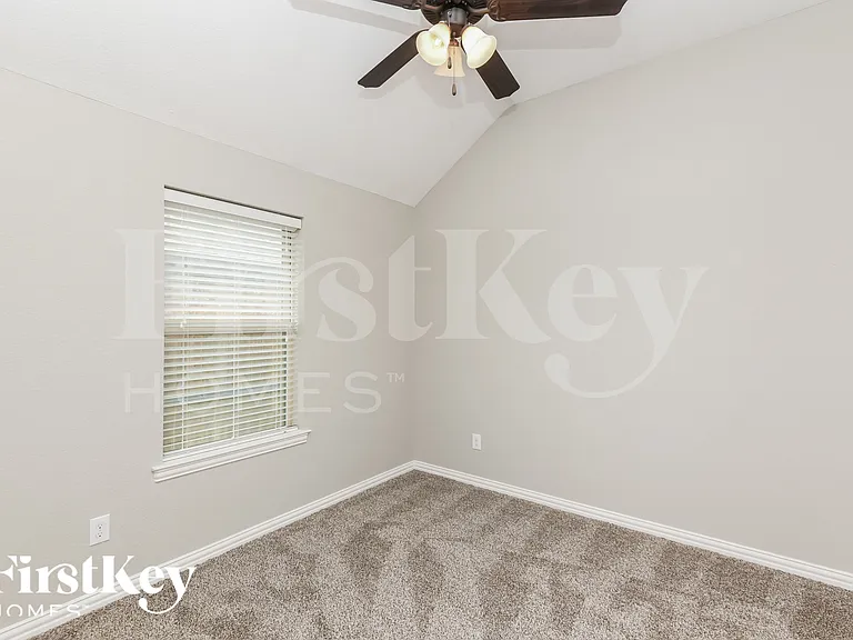 612 Zachary Dr — Photo 13