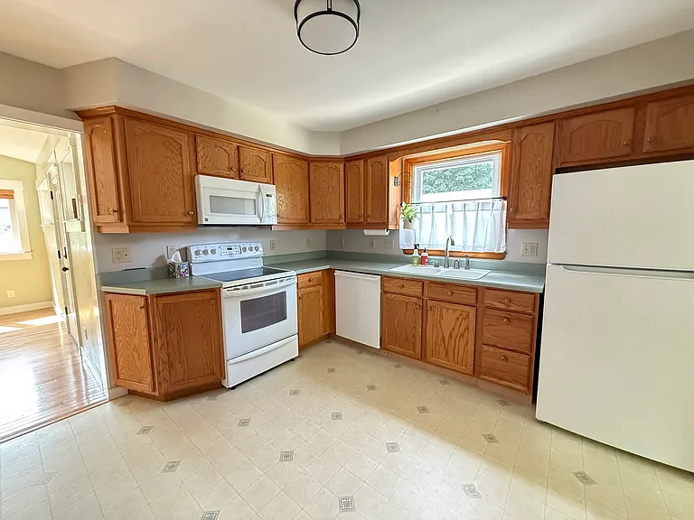 66 Davis Pkwy — Photo 9