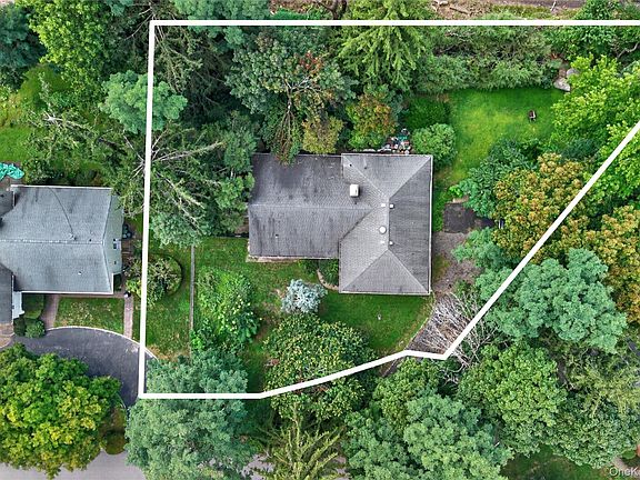 3rd image of 18 Pinewood Road