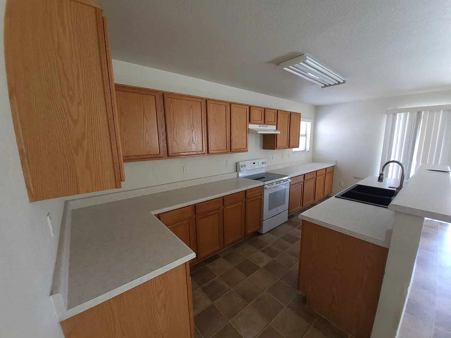 Spacious Home In Queen Creek! — Photo 4