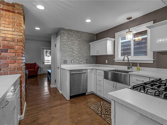 3rd image of 116 Lasalle Ave