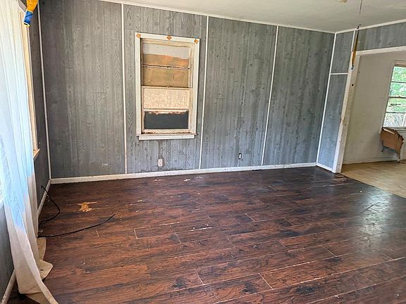 4th image of 1822 W Elm St