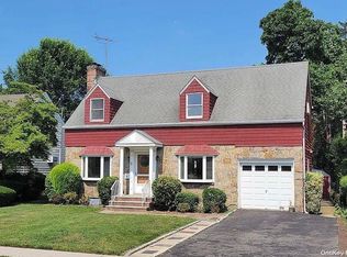 5 Hawthorne Rd, Garden City, NY 11530