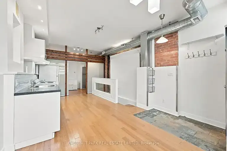 208 Greenwood Ave #1