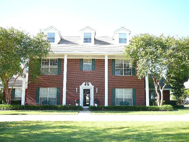 1st image of 4915 Heritage Cir