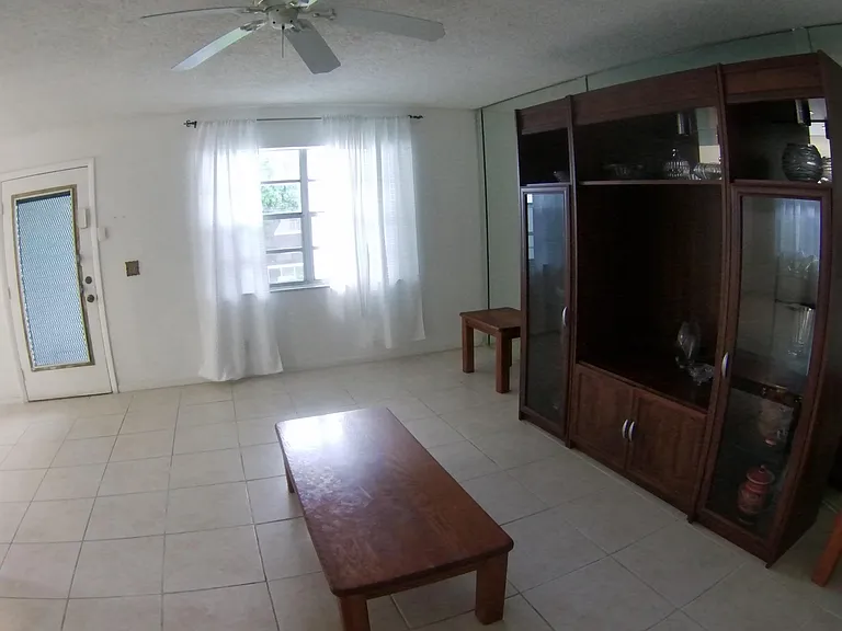 556 Capri Park #L — Photo 4