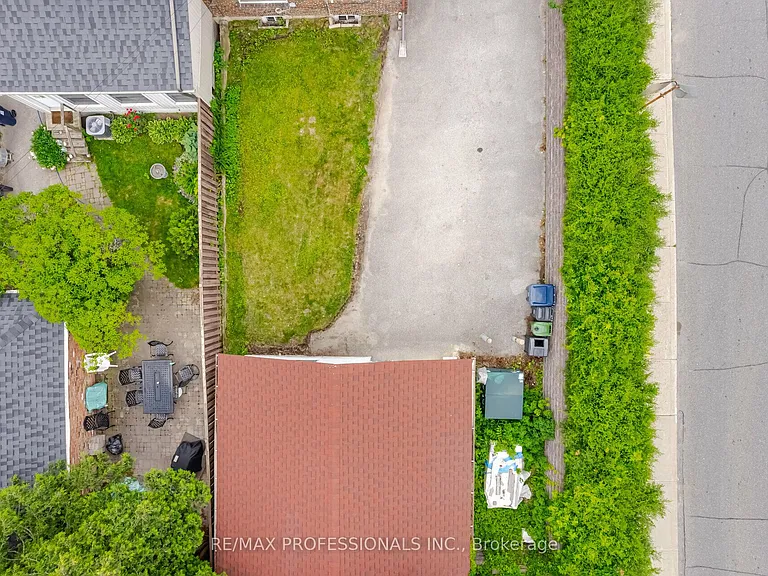 111 Keele St — Photo 28