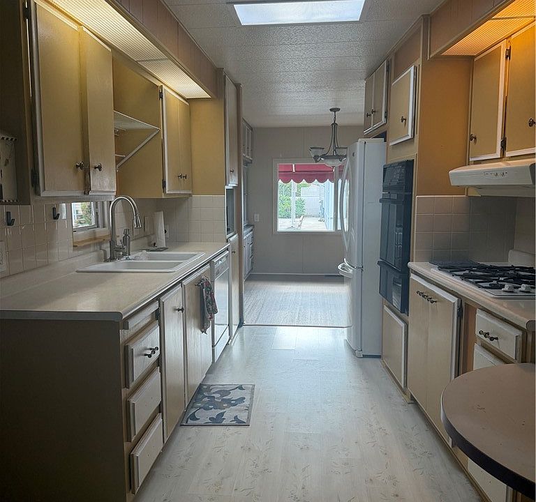 1st image of 19251 Brookhurst St #95