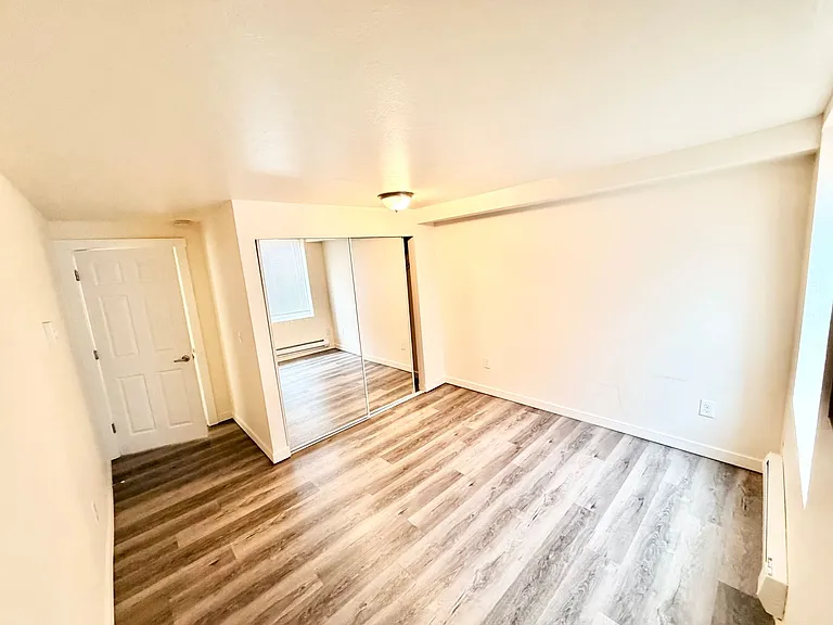 2839 Thorndyke Ave W — Photo 31