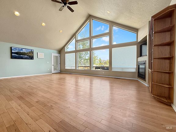 3rd image of 2712 Itani Dr