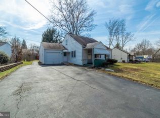 1004 Lakeview Dr, Lansdale, PA 19446