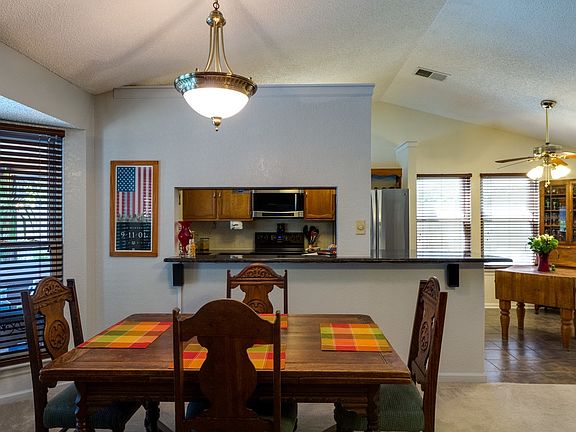 4th image of 318 Sandlewood Ln