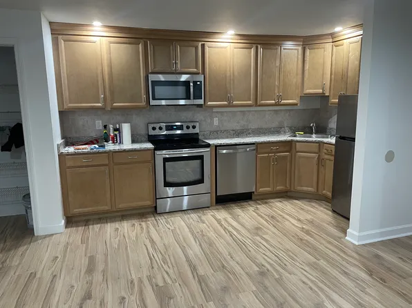 80 Main St APT A2, Windsor Locks, CT 06096