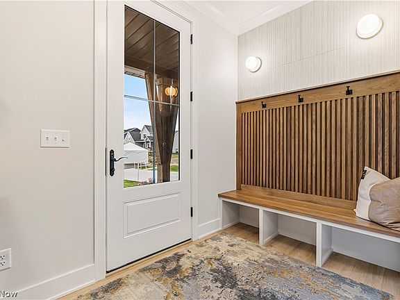 4th image of 550 Woodlands Glen Ave
